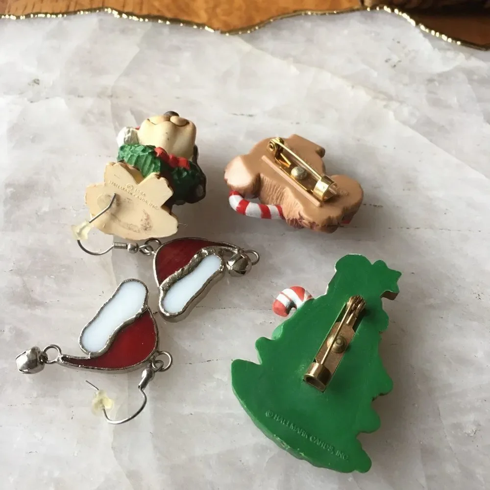 CUTE CHRISTMAS Earrings, 2 Pins & a Puppy!